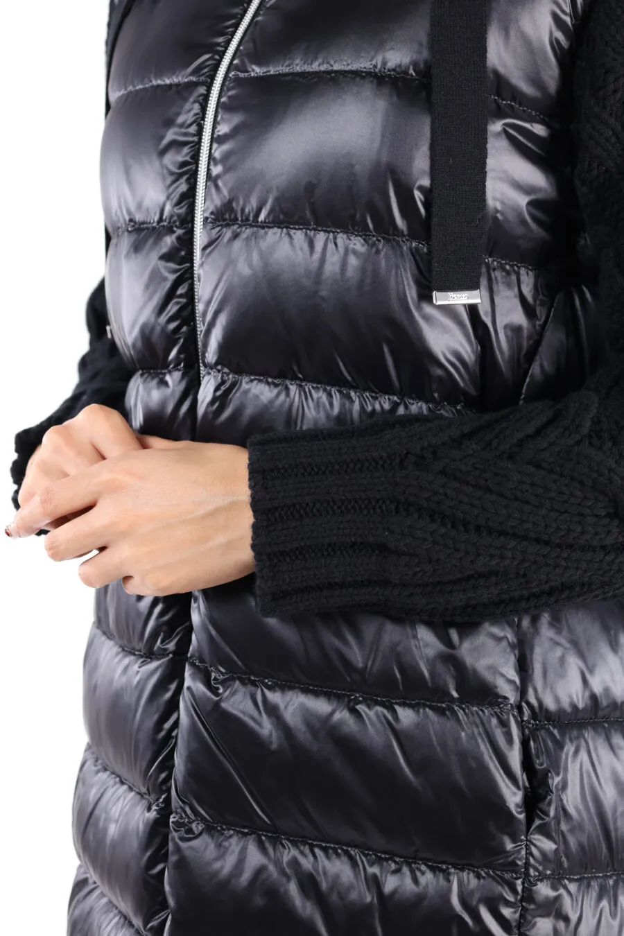 Abrigo negro de punto de nylon ultraligero
