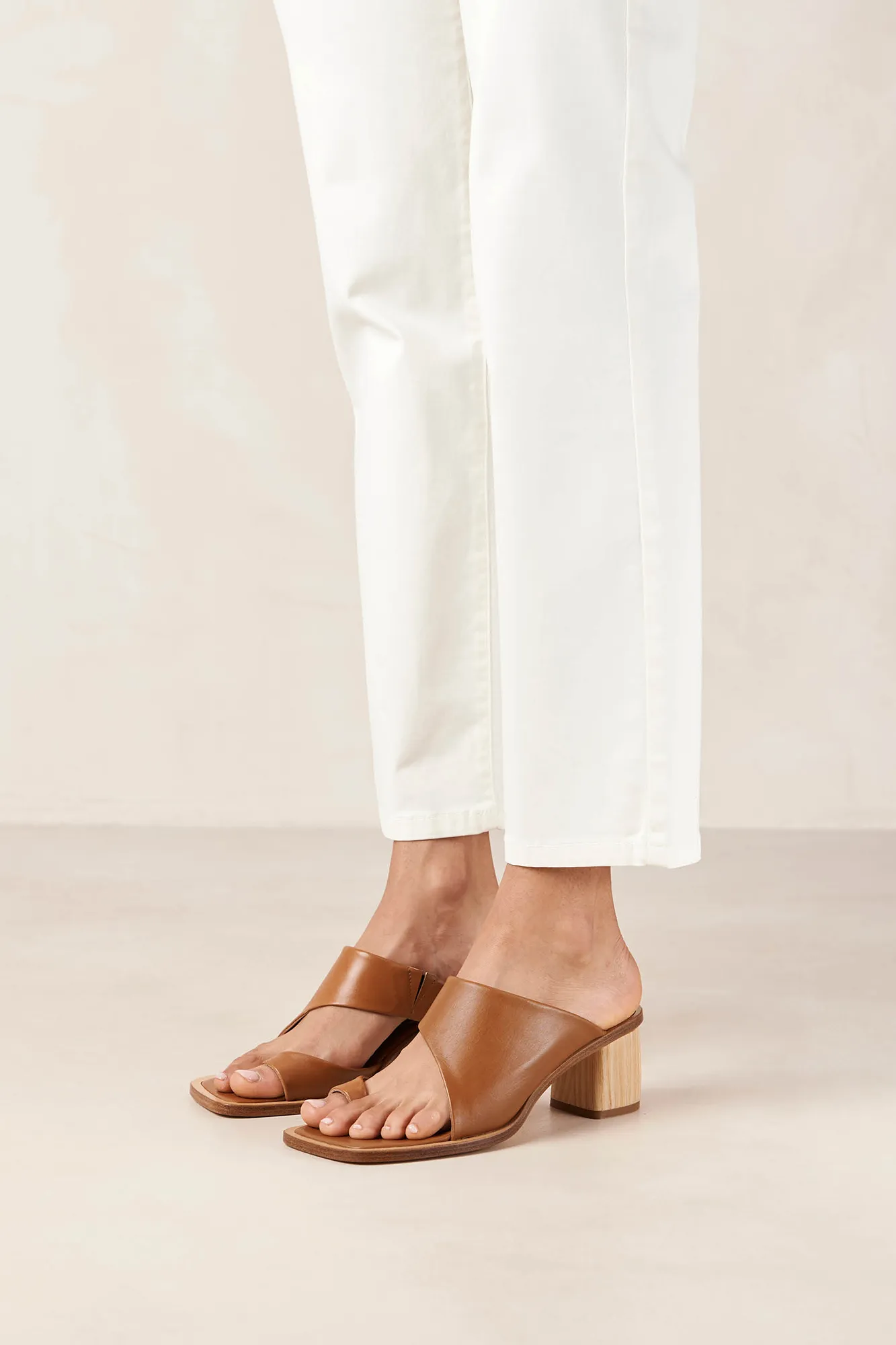 Alohas Sandalias Josie en piel color marrón