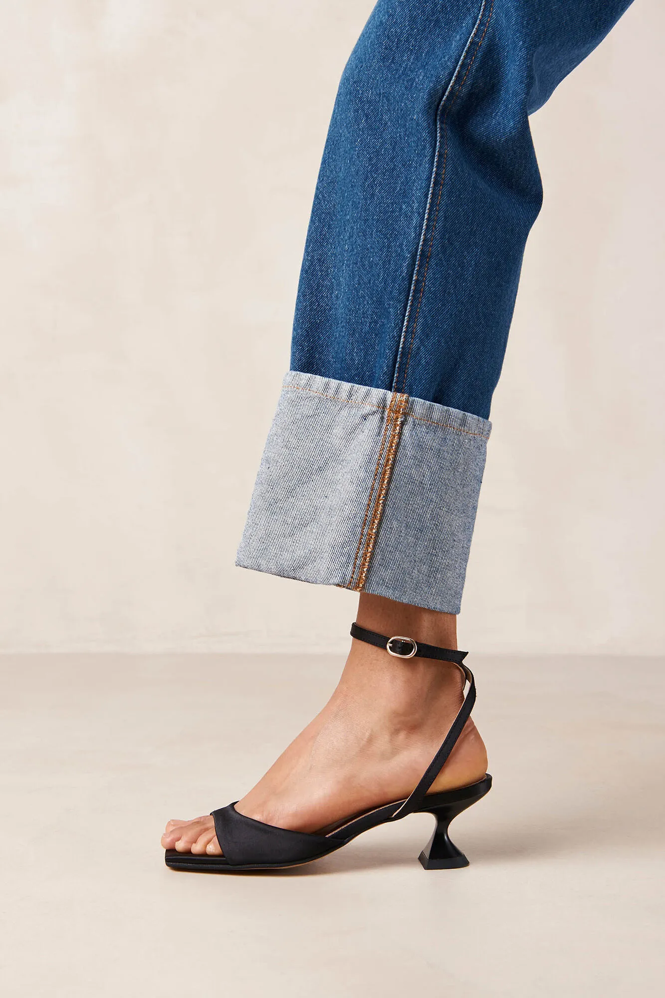 Alohas Sandalias negras sedosas Skye